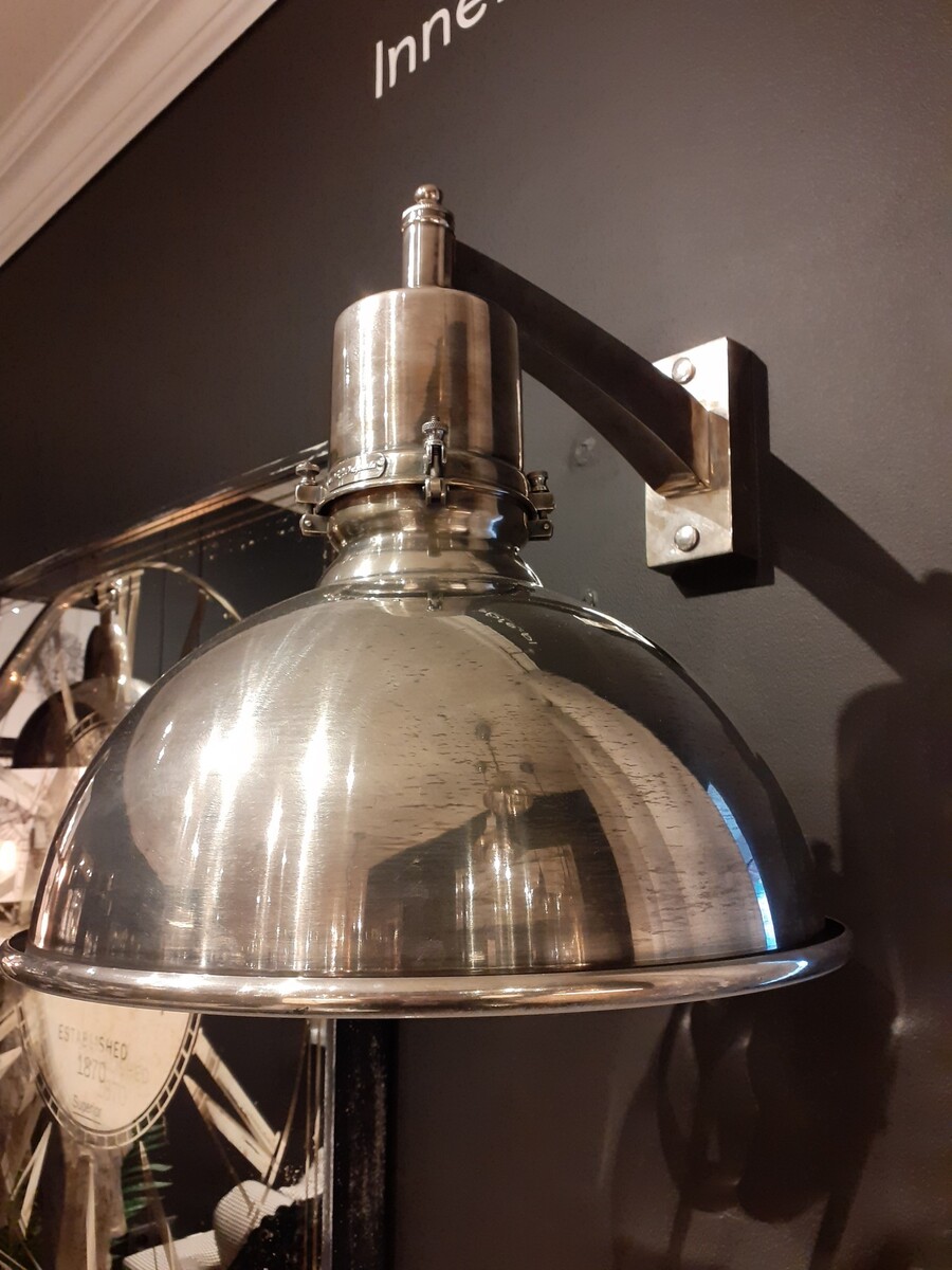 Kinkiet fabryczny. Oświetlenie punktowe. Lampa do czytelni. Duży kinkiet industrialny.